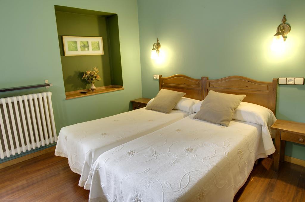Hotel Avenida Benasque Zimmer foto